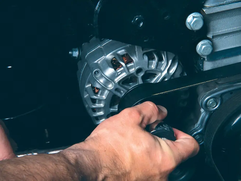 Regelmäßige Inspektionen der Lichtmaschine im Auto